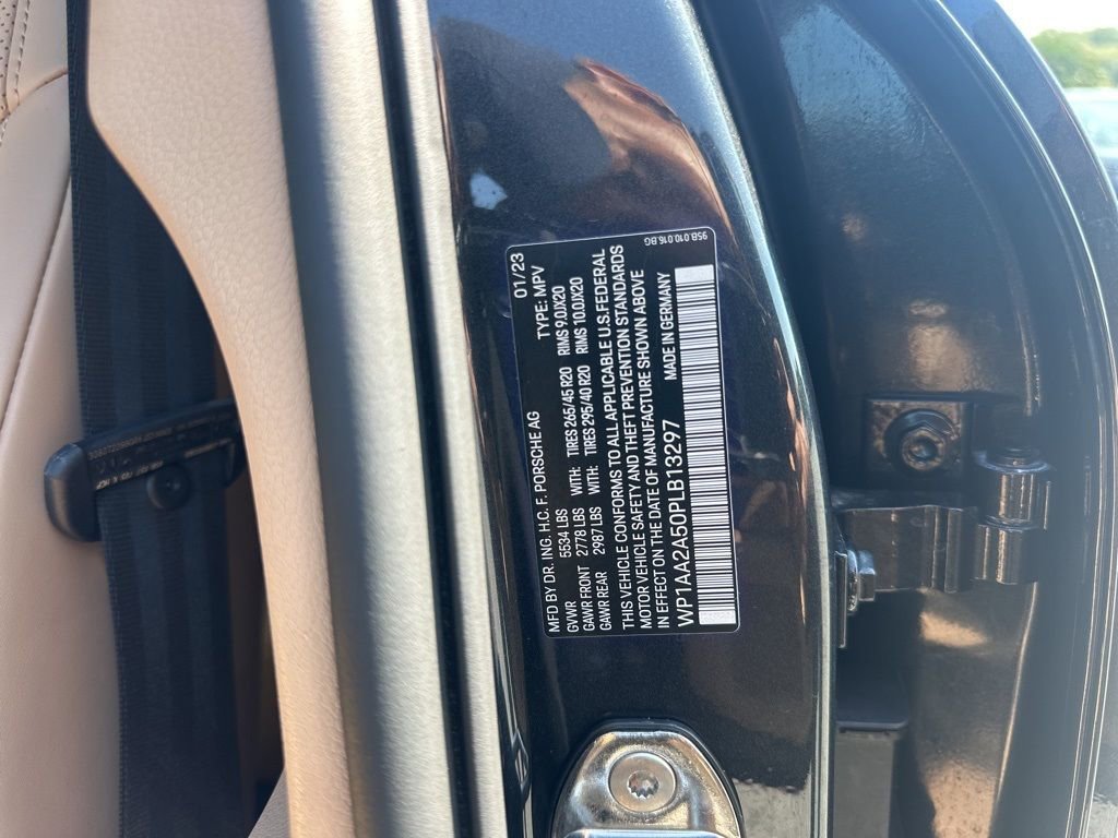 Used 2023 Porsche Macan Turbo image 39