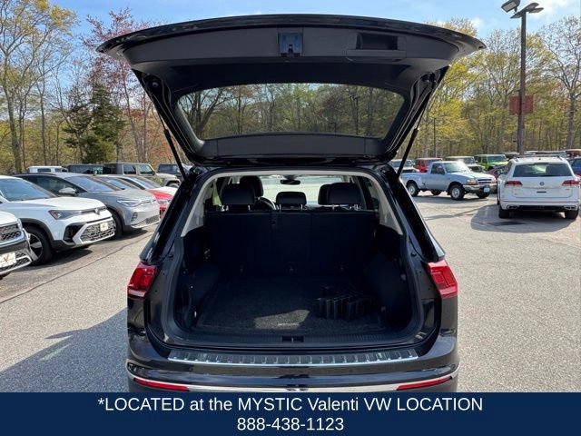 Certified 2022 Volkswagen Tiguan SE w/ Panoramic Sunroof Package AWD/4WD image 21