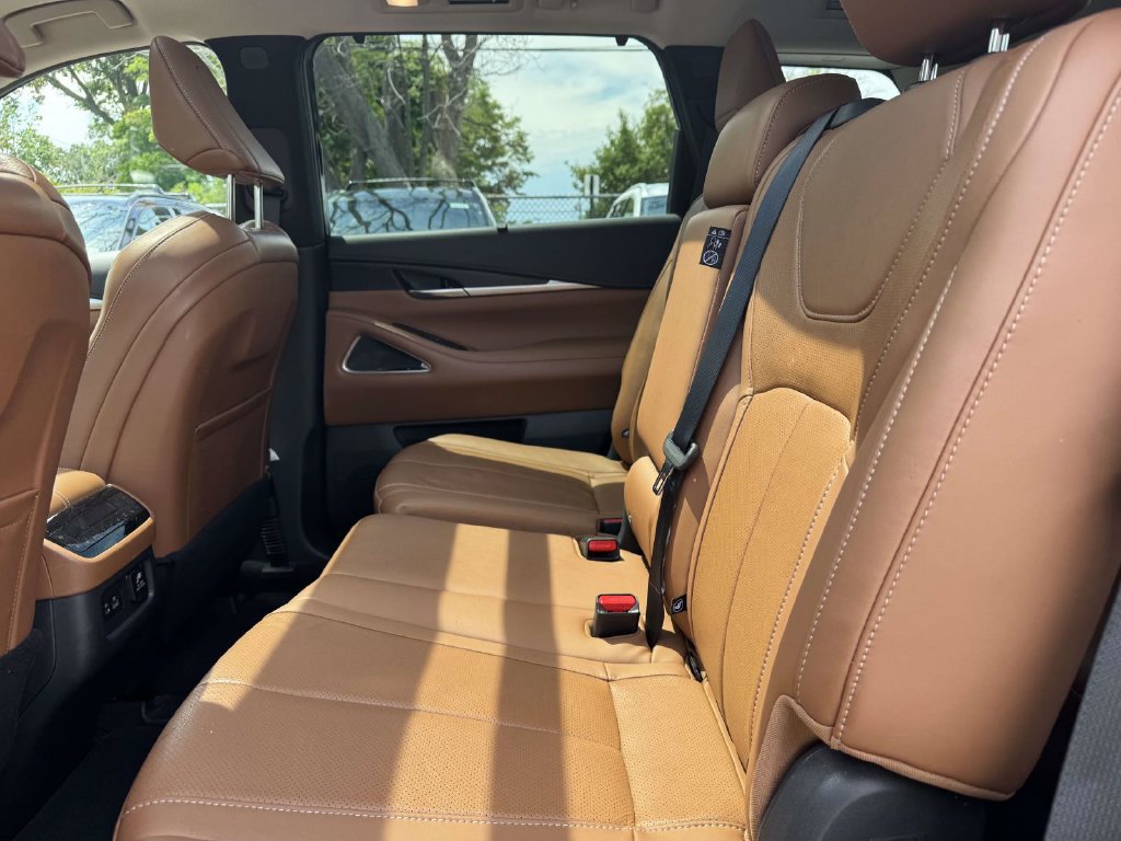 Used 2023 INFINITI QX60 Sensory w/ Cargo Package AWD/4WD image 10