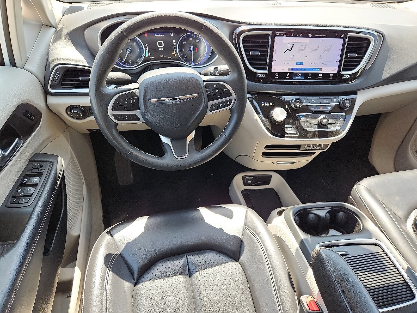 Used 2023 Chrysler Pacifica Touring-L FWD image 10