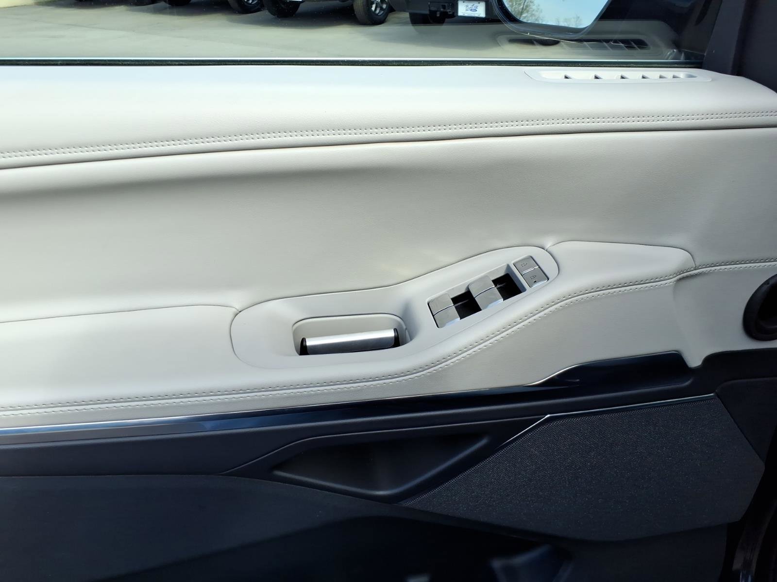 Used 2025 Lincoln Navigator Reserve image 11