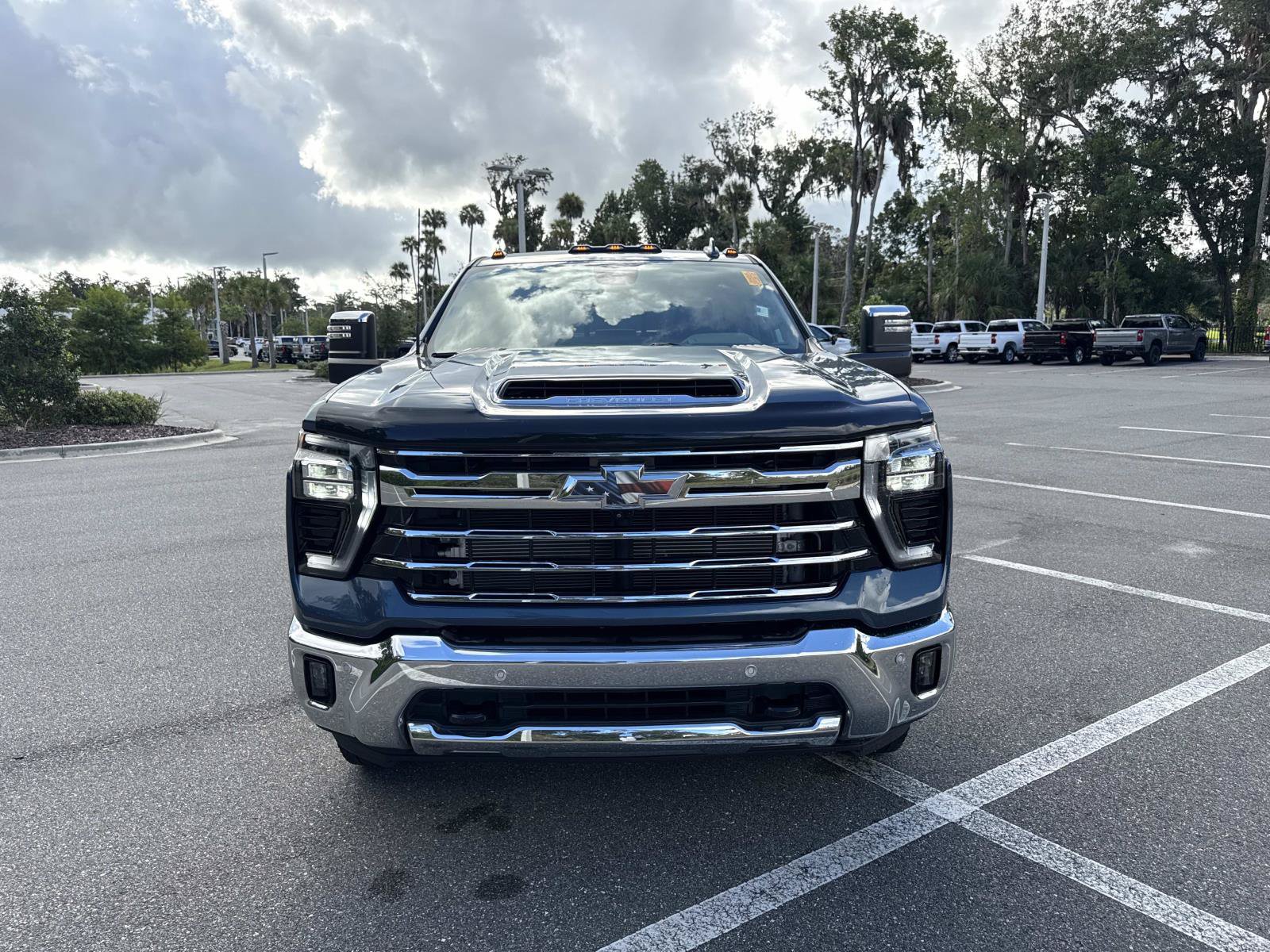 Used 2024 Chevrolet Silverado 3500 LTZ w/ LTZ Convenience Package AWD/4WD image 8