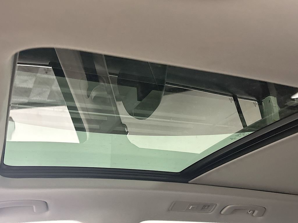 Certified 2022 Volkswagen Tiguan SE w/ Panoramic Sunroof Package image 18