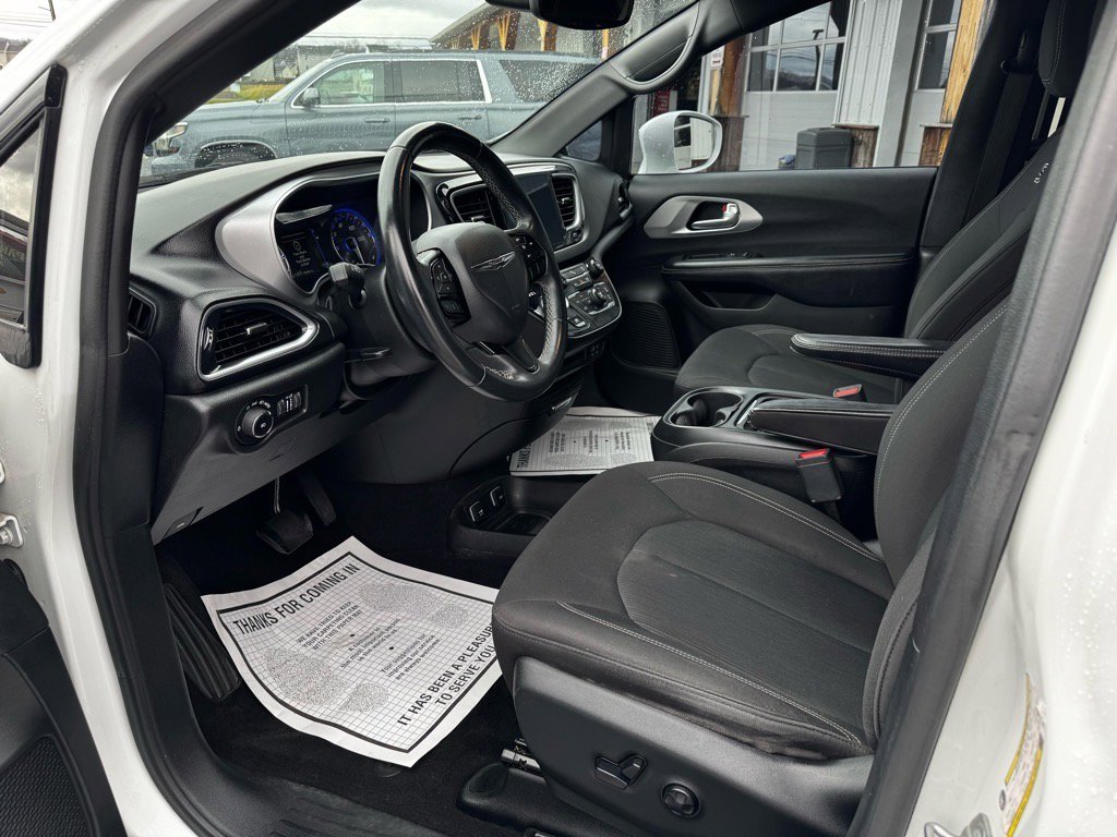Used 2018 Chrysler Pacifica Touring Plus w/ S Appearance Package image 11