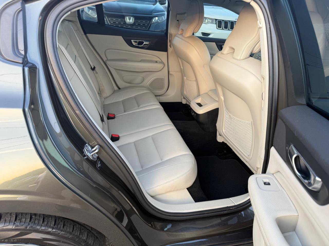 Used 2020 Volvo S60 T5 Momentum FWD image 11