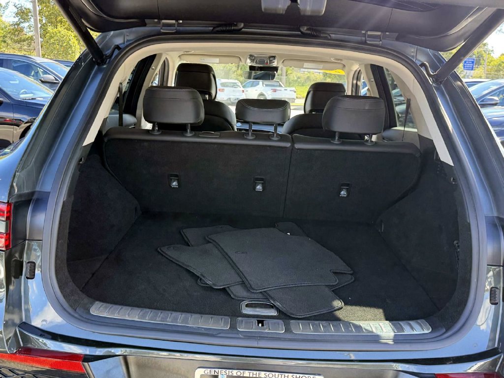 Certified 2025 Genesis GV70 2.5T AWD/4WD image 8