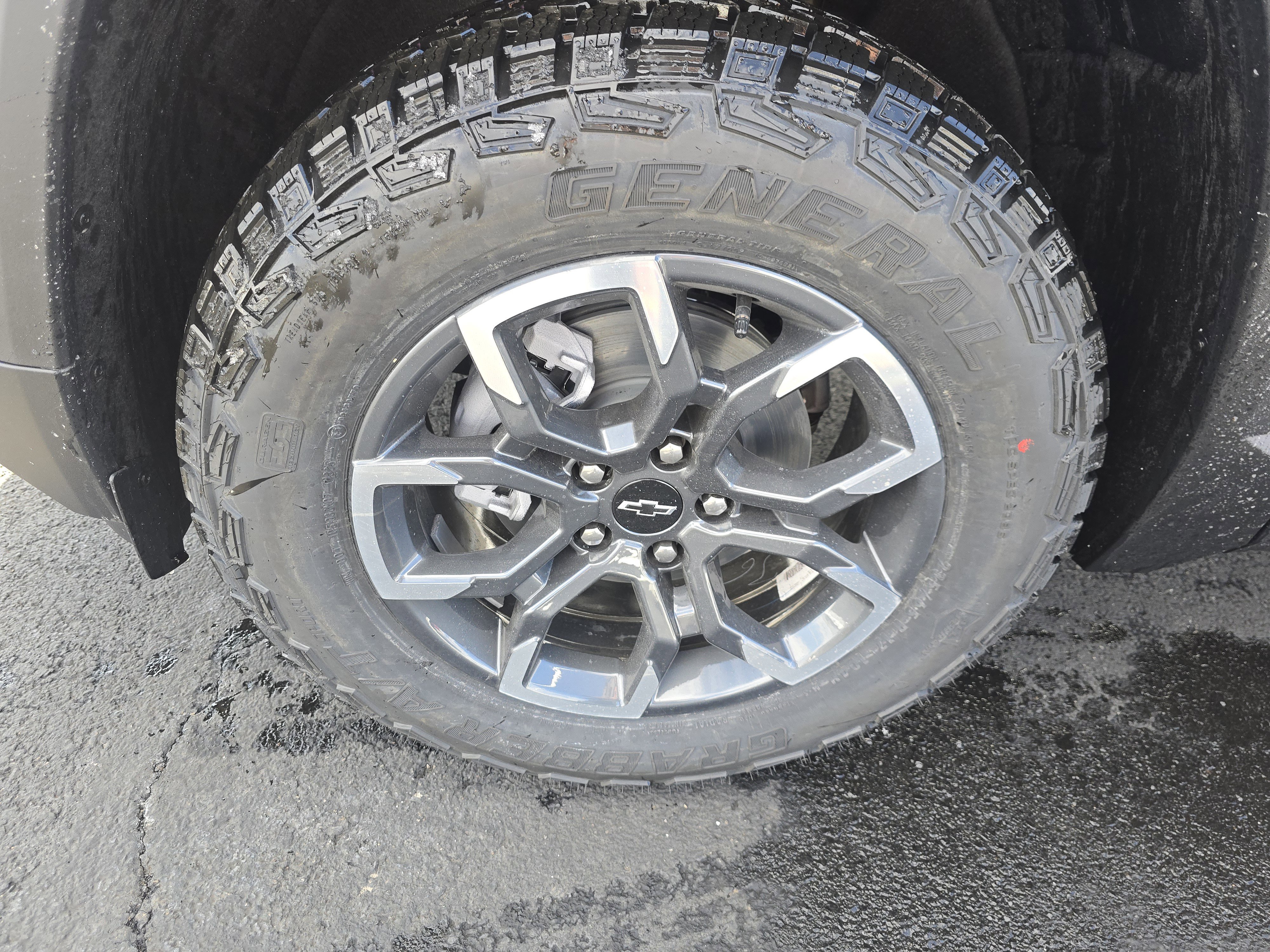 New 2026 Chevrolet Equinox ACTIV image 8