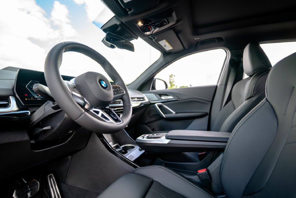 New 2026 BMW X2 xDrive28i w/ Technology Package AWD/4WD image 4