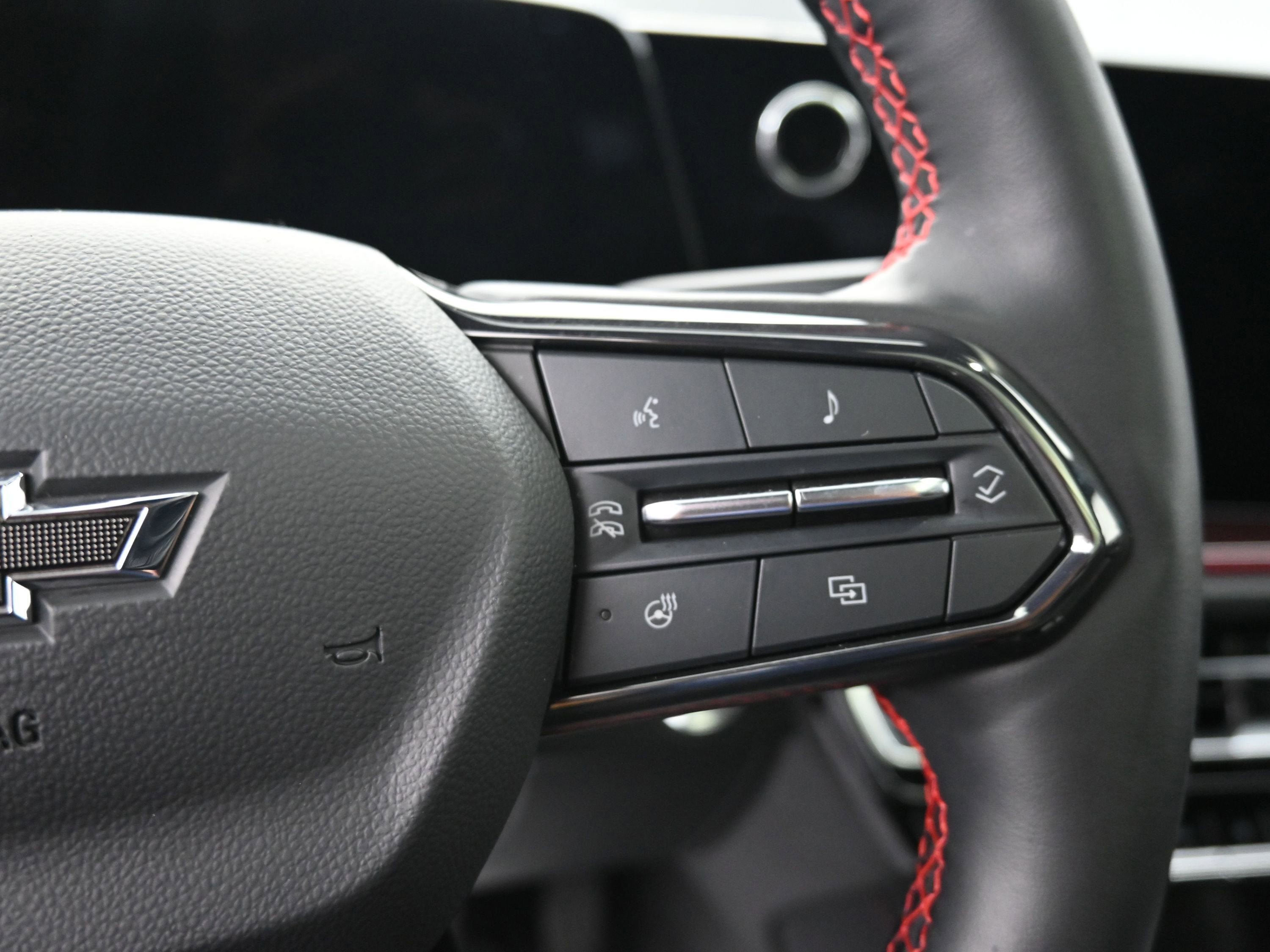Used 2024 Chevrolet Traverse RS FWD image 13