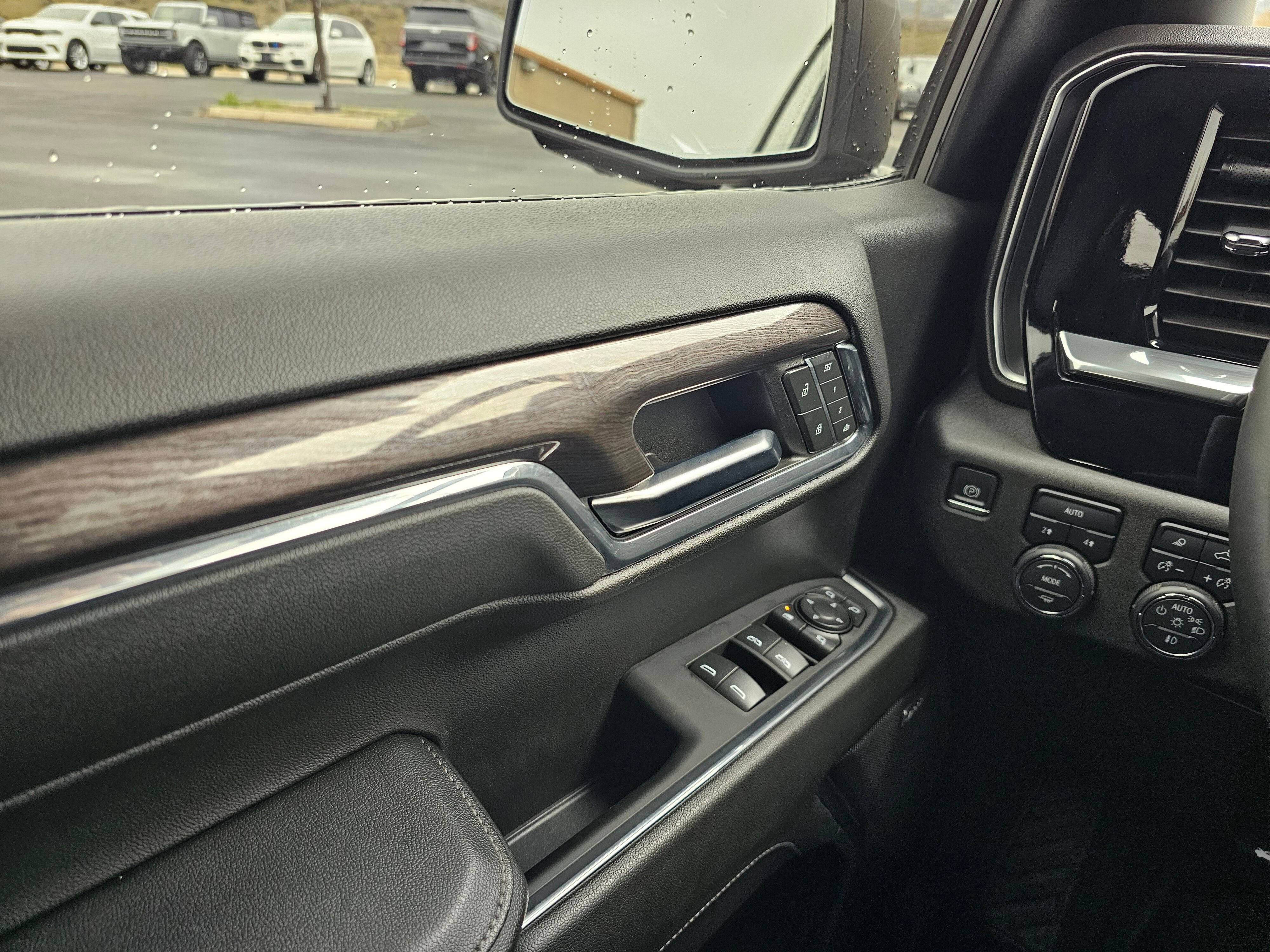 Used 2024 Chevrolet Silverado 1500 LTZ image 28