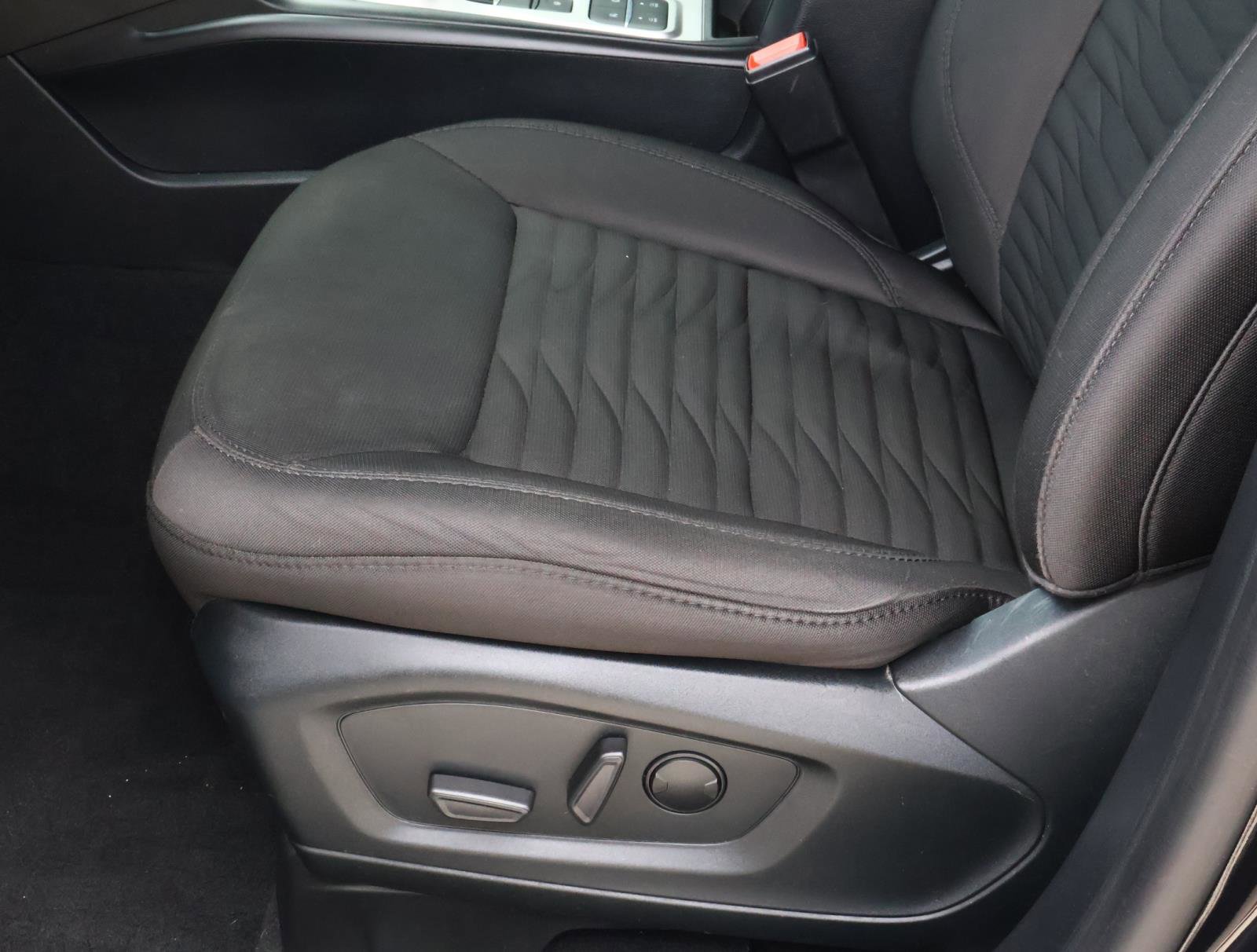 Used 2021 Ford Explorer XLT image 13