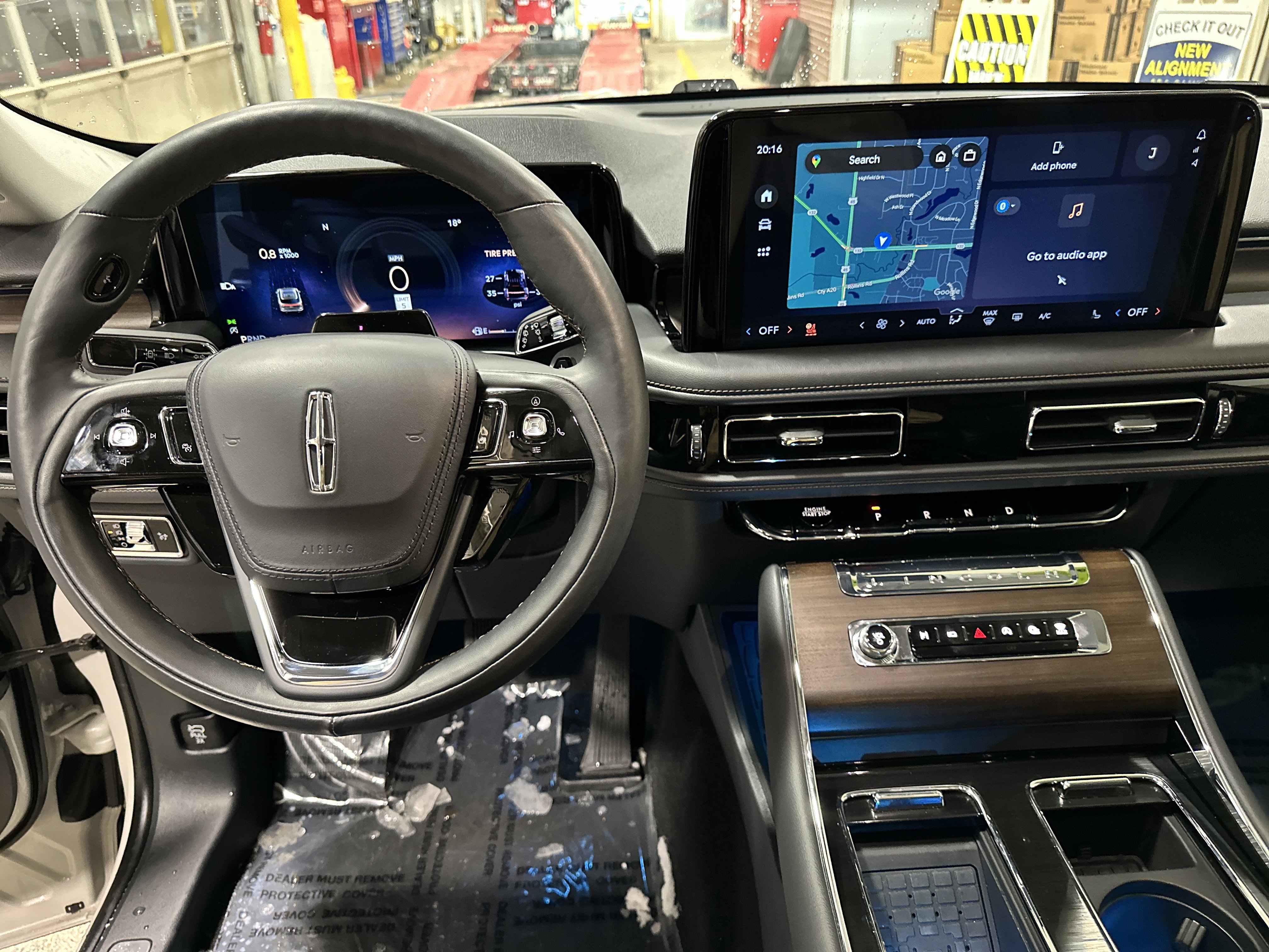 Used 2025 Lincoln Aviator Reserve w/ Equipment Group 201A image 18