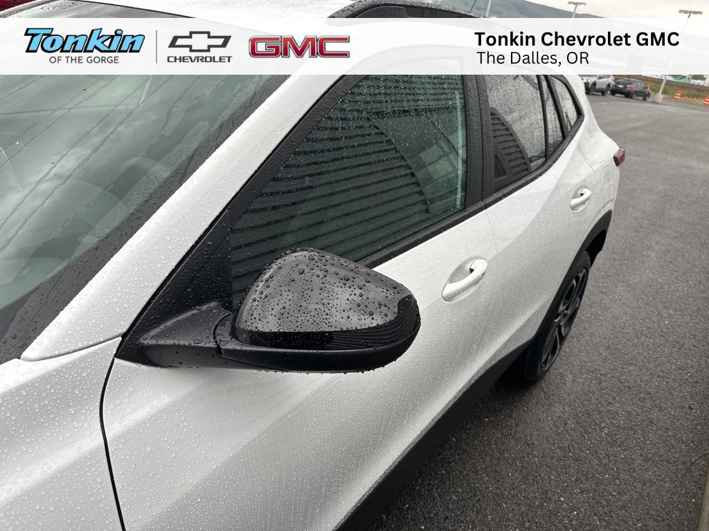 New 2025 Chevrolet Trax RS image 10