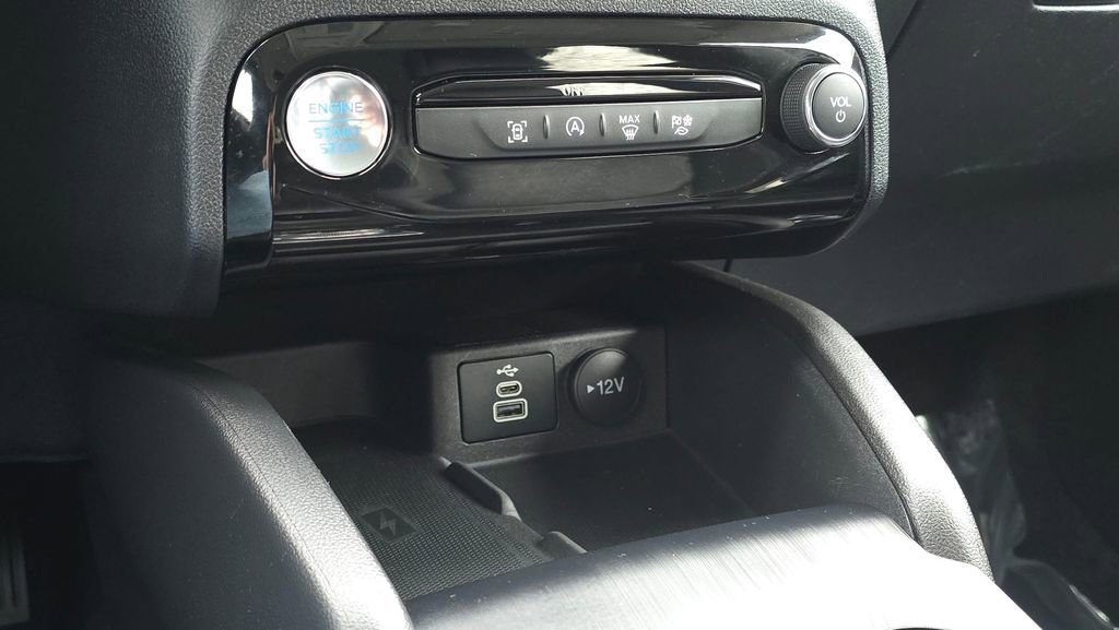 Used 2025 Ford Escape Platinum image 32