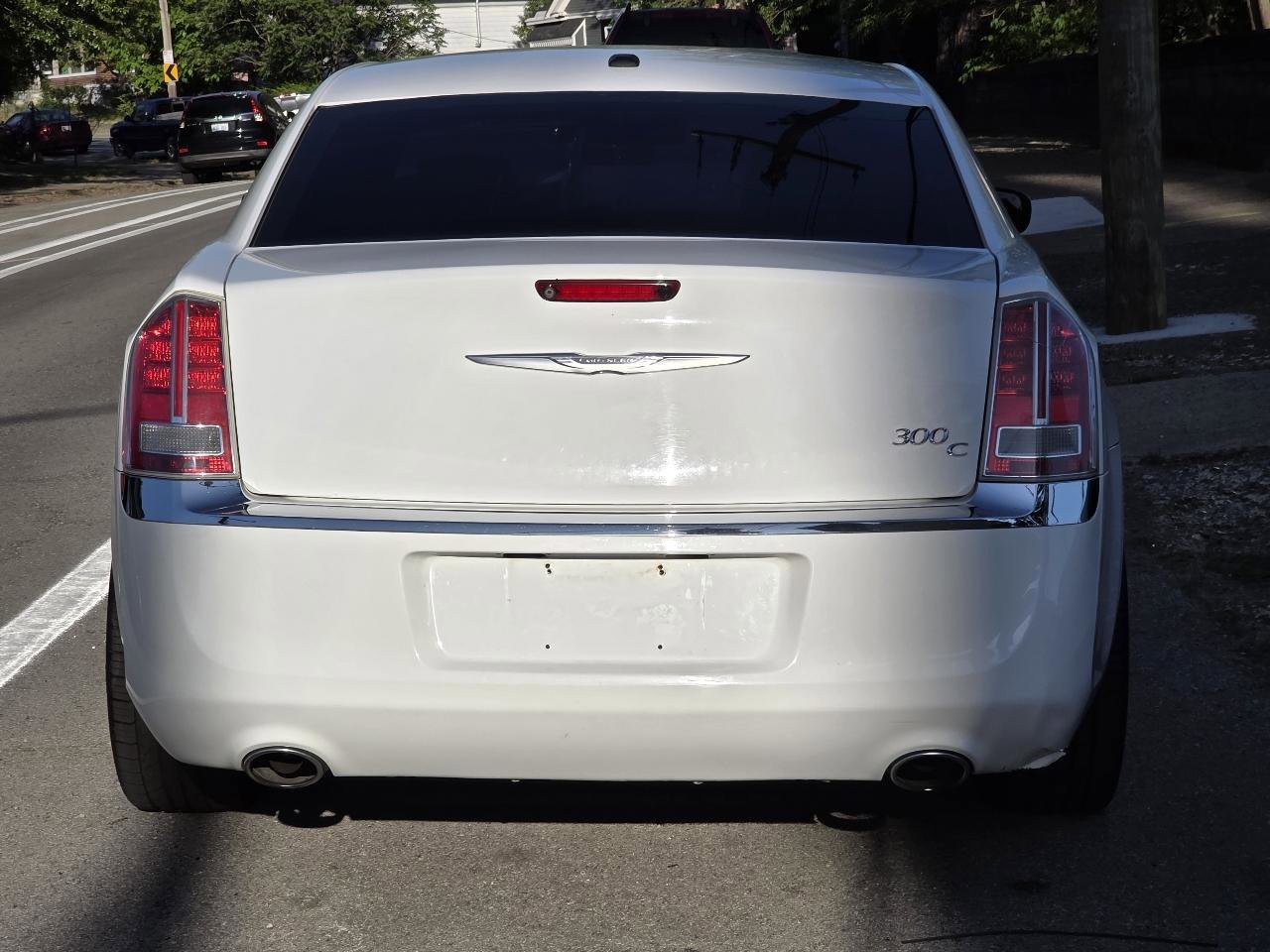 Used 2014 Chrysler 300 C AWD/4WD image 4