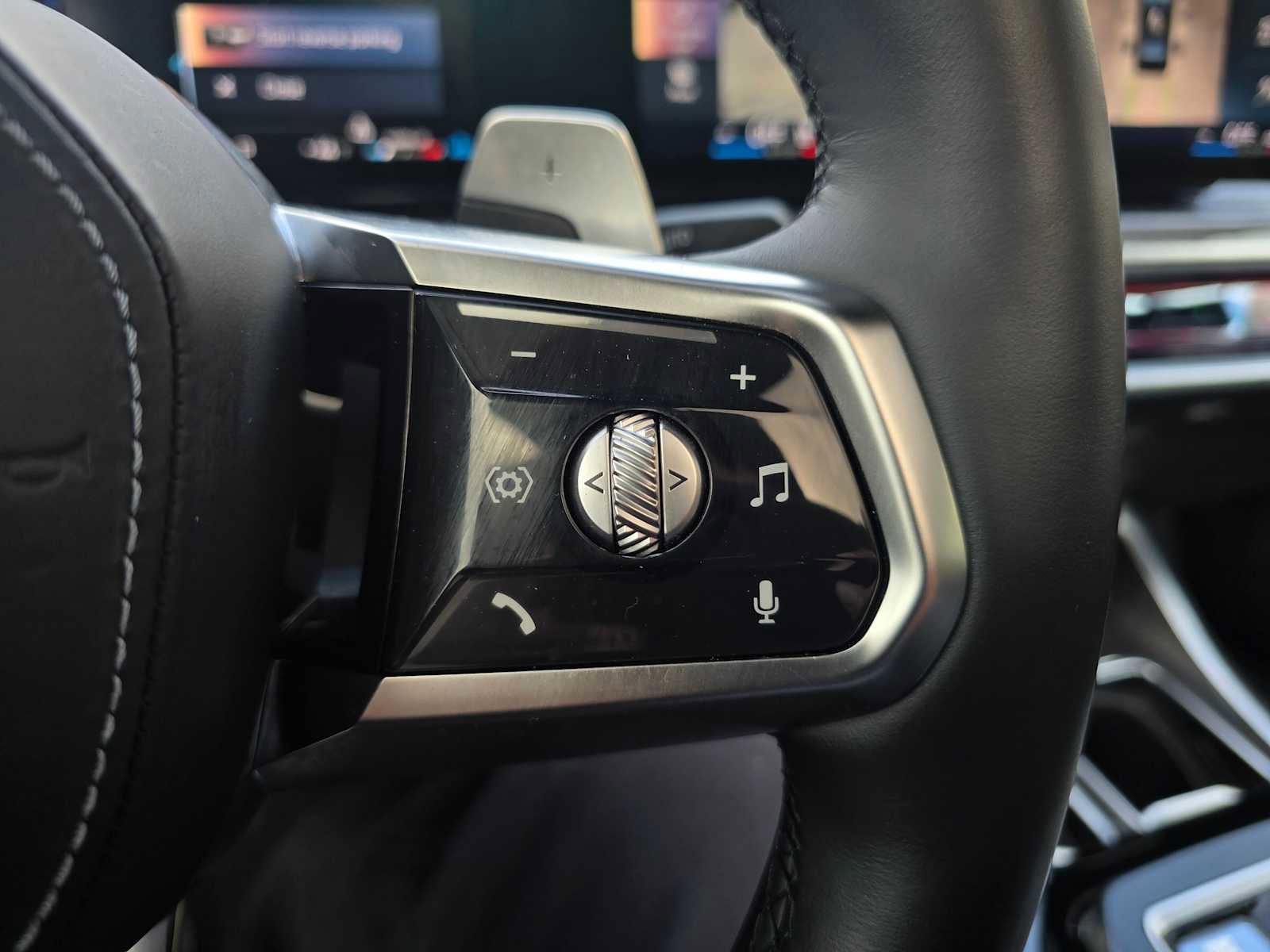 Used 2024 BMW 740i image 32