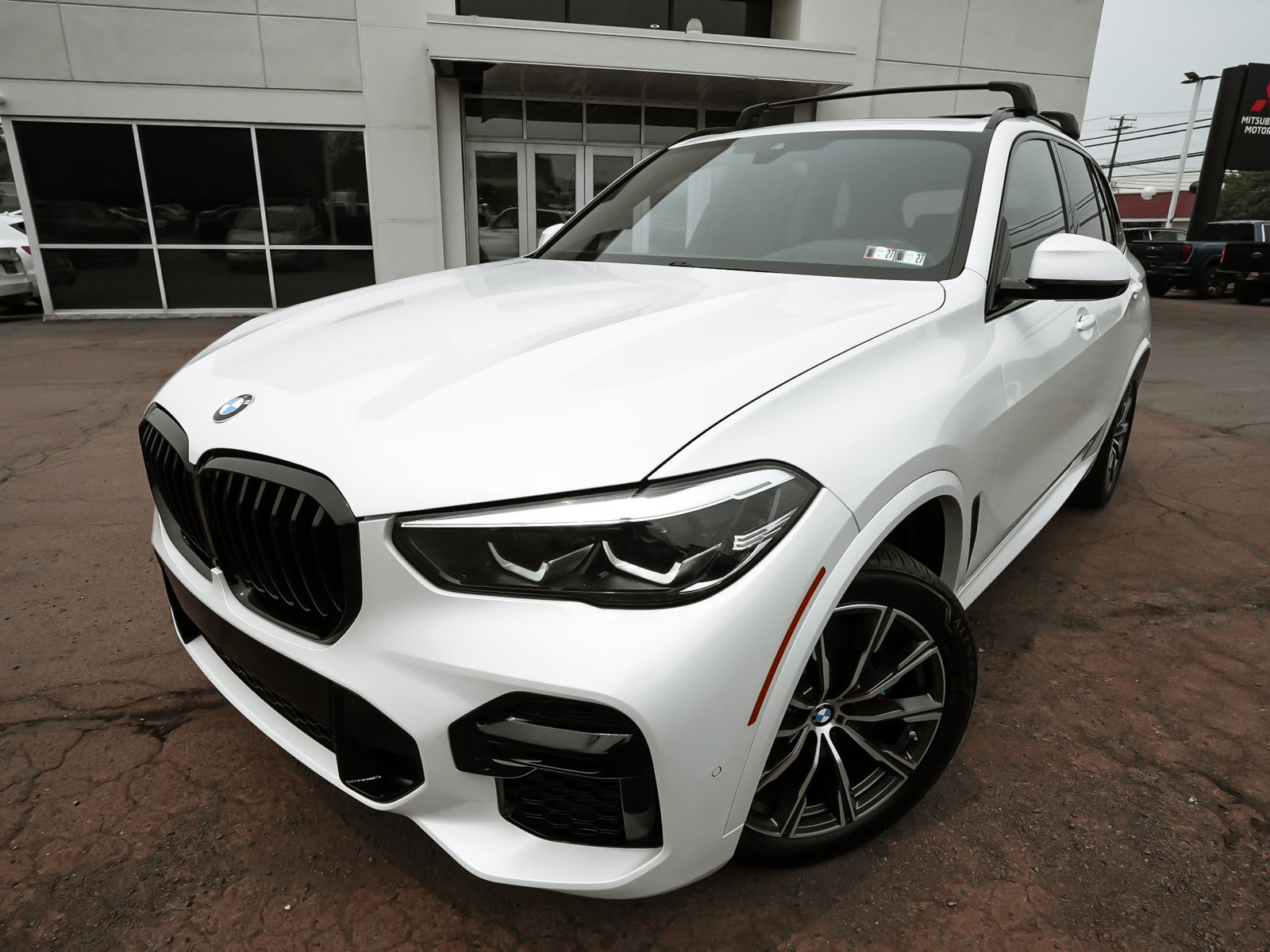Used 2022 BMW X5 xDrive40i w/ M Sport Package AWD/4WD image 8