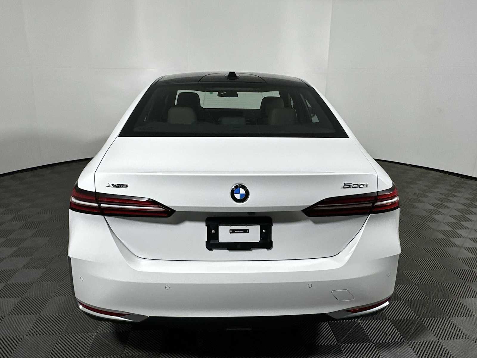 New 2026 BMW 530i xDrive w/ Premium Package image 2