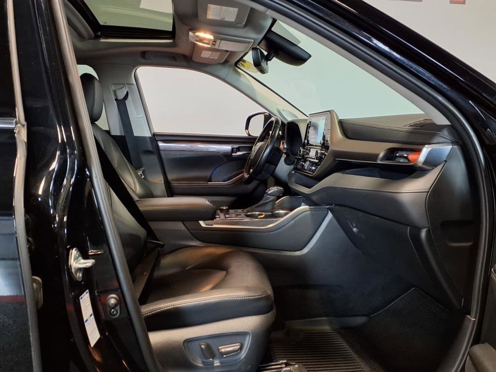 Used 2020 Toyota Highlander Limited image 13