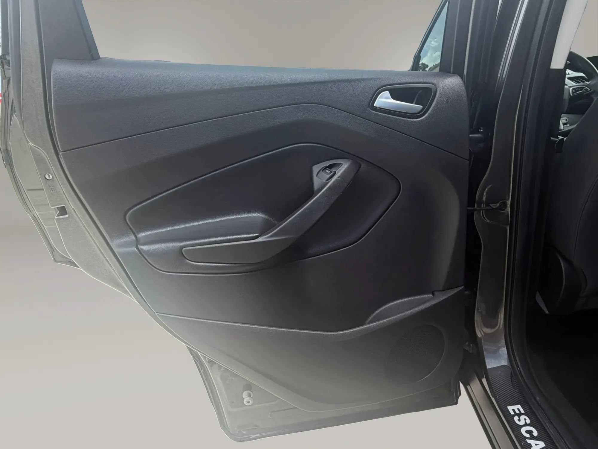 Used 2018 Ford Escape SE FWD image 29