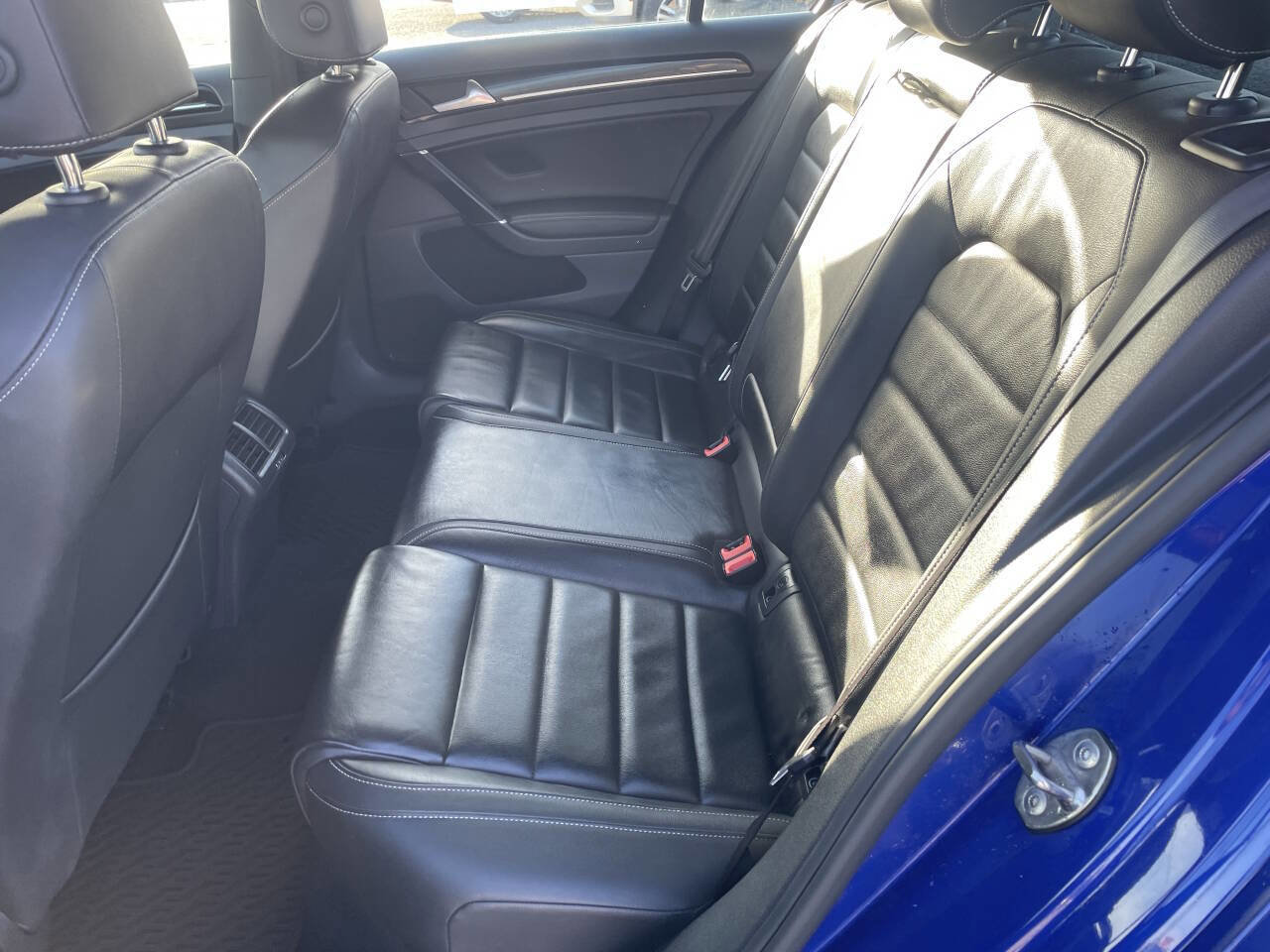 Used 2016 Volkswagen Golf 4-Door image 19