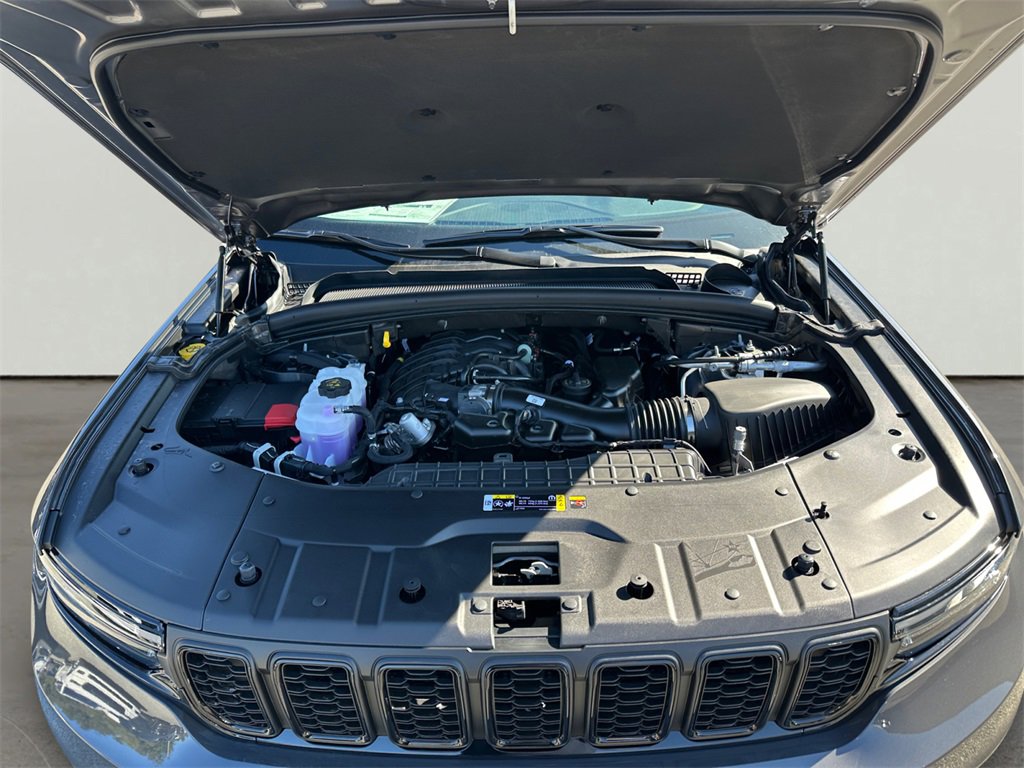New 2025 Jeep Grand Cherokee L Limited image 9