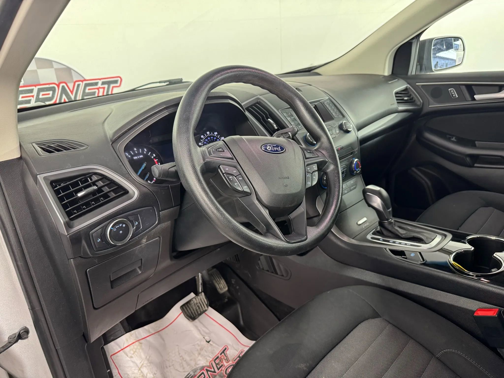 Used 2017 Ford Edge SE image 10