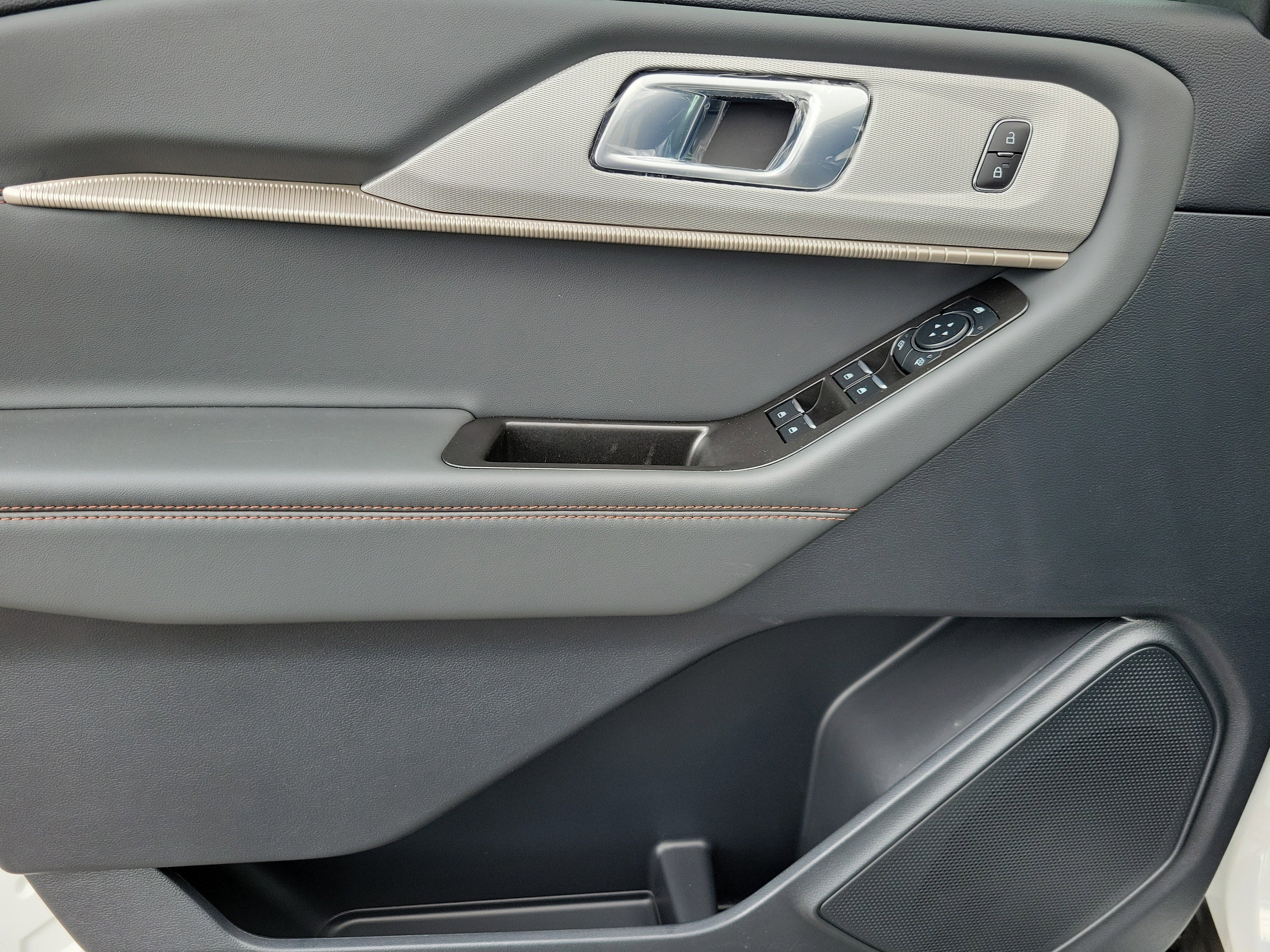 New 2026 Ford Explorer Active RWD image 13