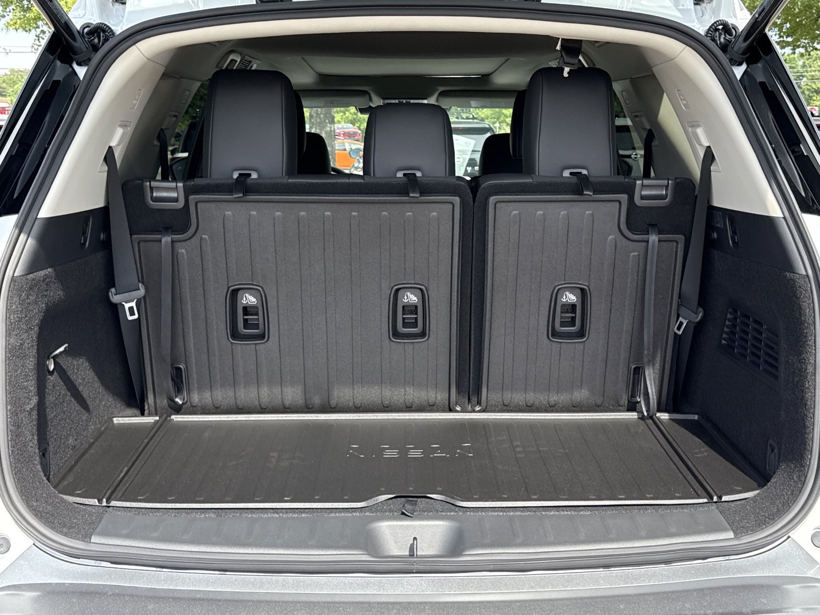 New 2026 Nissan Pathfinder Platinum FWD image 20