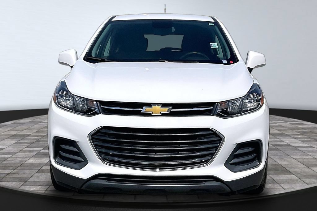 Used 2022 Chevrolet Trax LS w/ Tint and Cruise Package FWD image 3