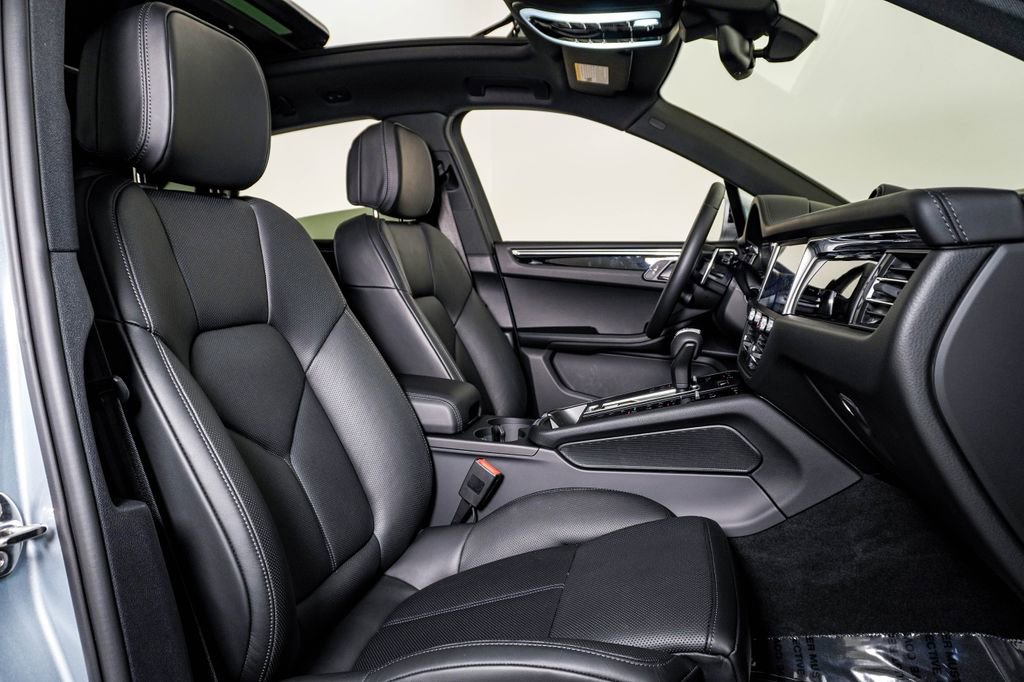 Certified 2026 Porsche Macan AWD/4WD image 15