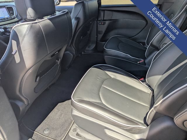 Used 2025 Chrysler Pacifica Premium FWD image 21