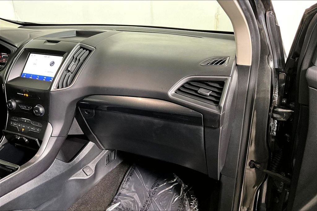 Used 2020 Ford Edge SE image 16