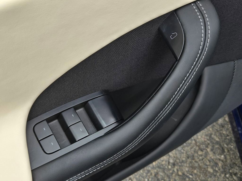 Used 2022 Tesla Model S image 11