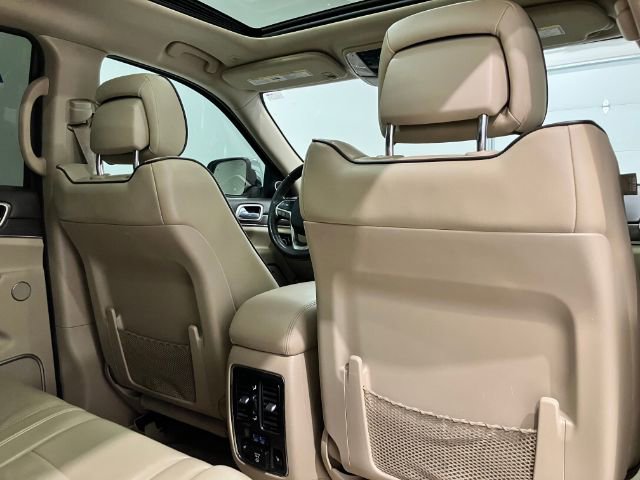 Used 2017 Jeep Grand Cherokee Overland w/ Jeep Active Safety Group image 50