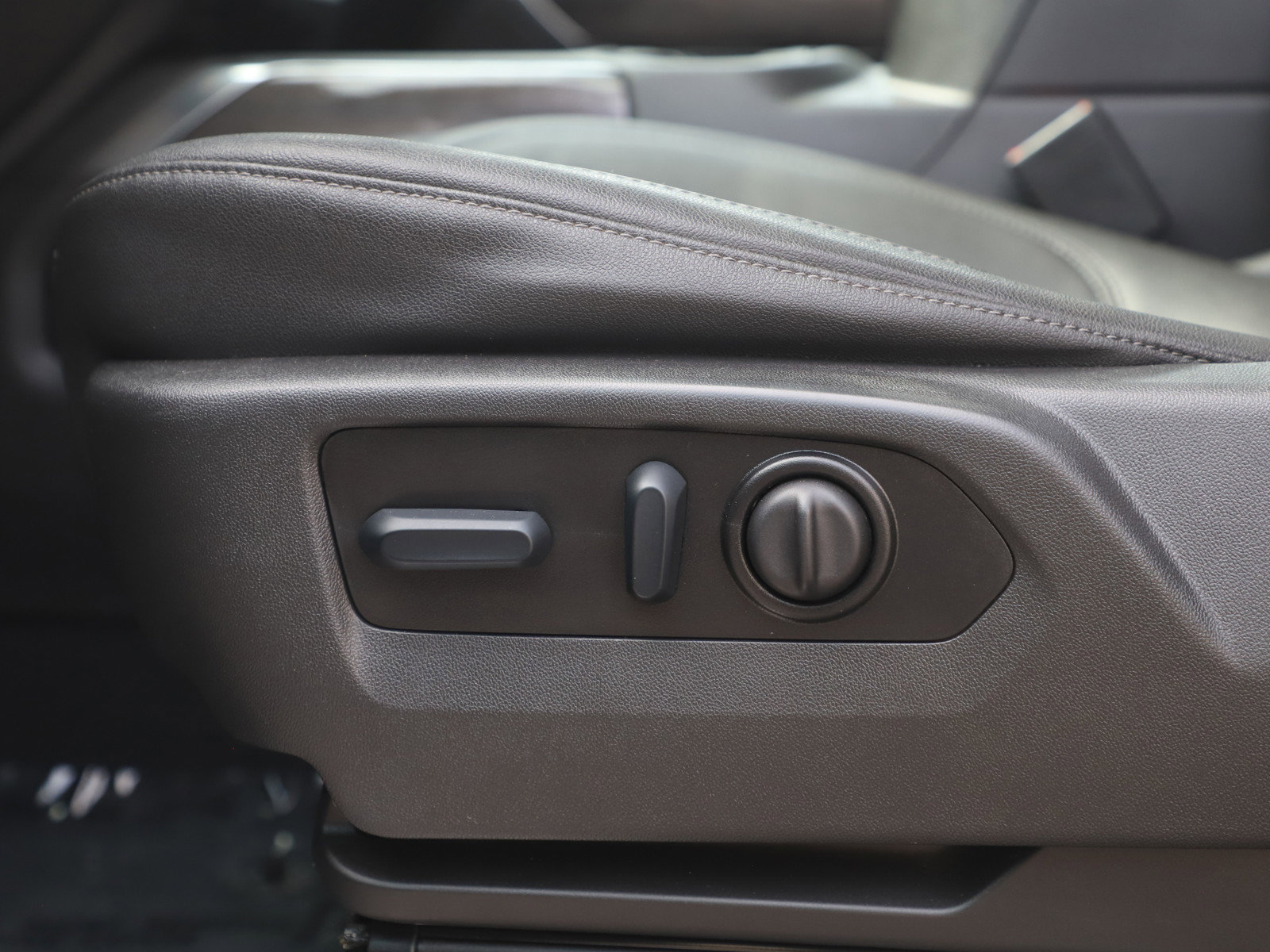 Used 2022 Chevrolet Silverado 3500 LTZ w/ LTZ Plus Package image 27