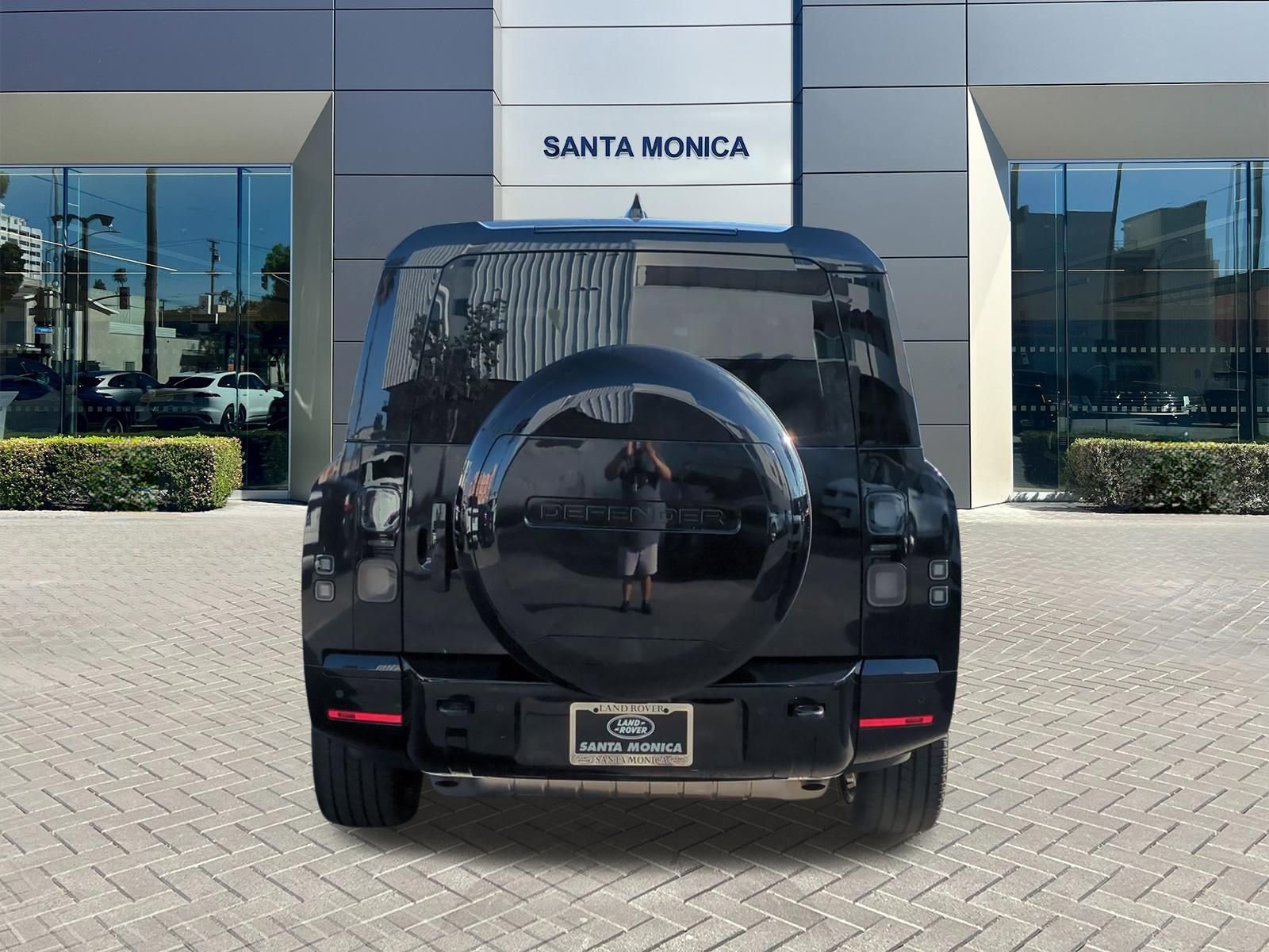 New 2026 Land Rover Defender 130 X-Dynamic SE image 4