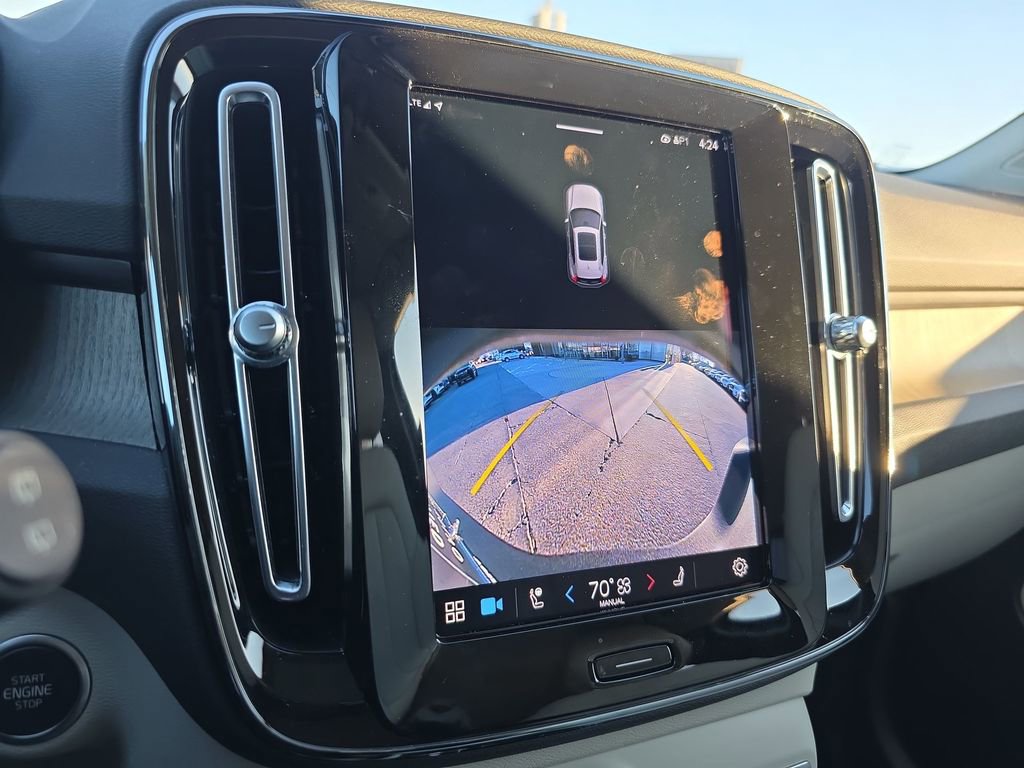 Certified 2023 Volvo XC40 B5 Plus w/ Driver Assist Package image 28