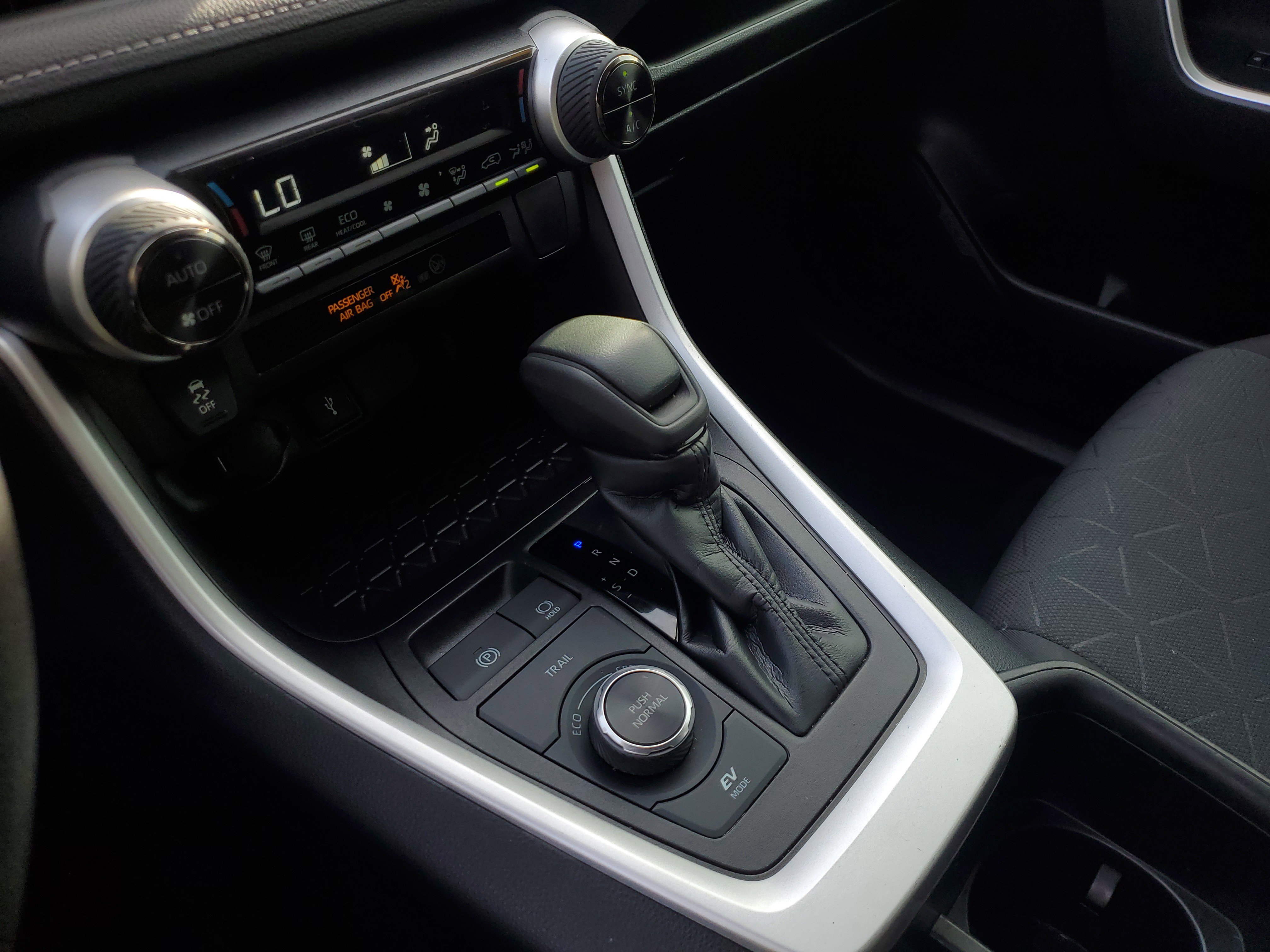 Used 2022 Toyota RAV4 XLE image 23