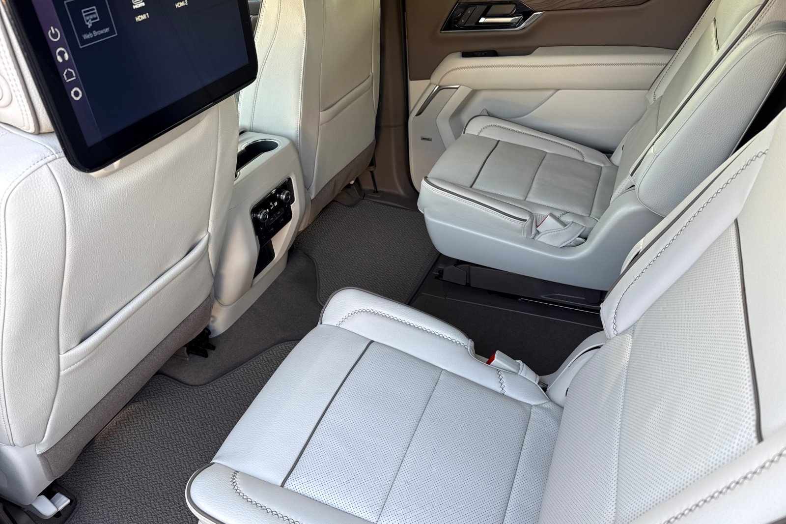 New 2026 GMC Yukon XL Denali w/ Denali Reserve Package image 13