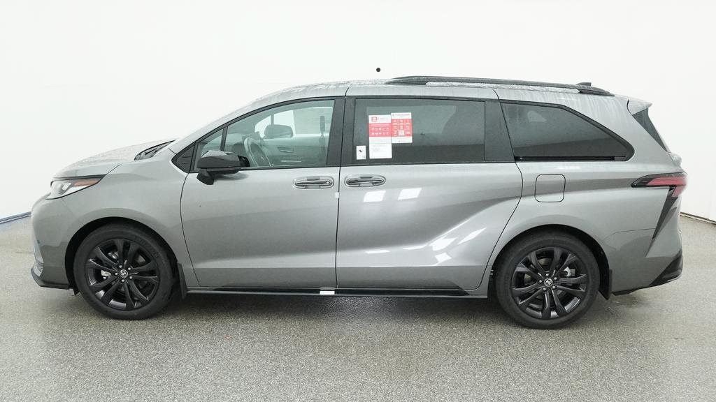 New 2026 Toyota Sienna XSE FWD image 3