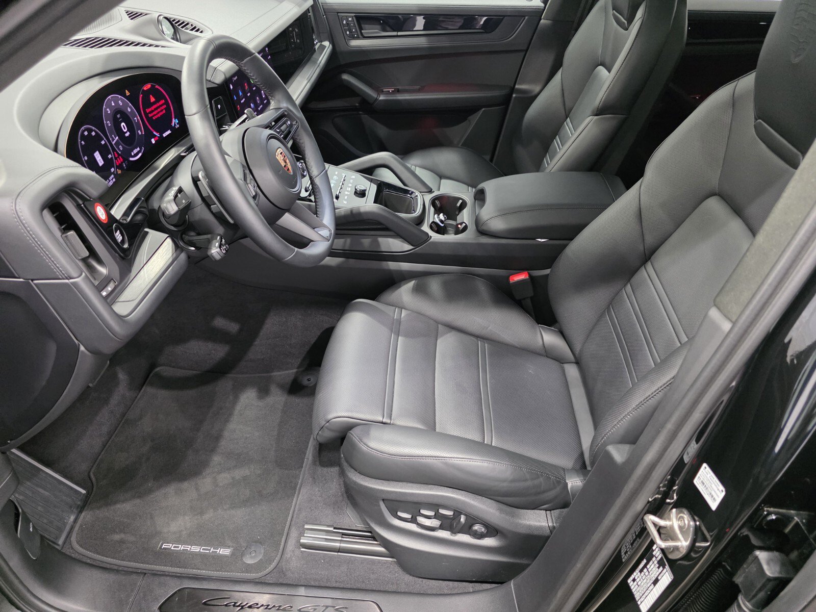 Used 2025 Porsche Cayenne GTS AWD/4WD image 6