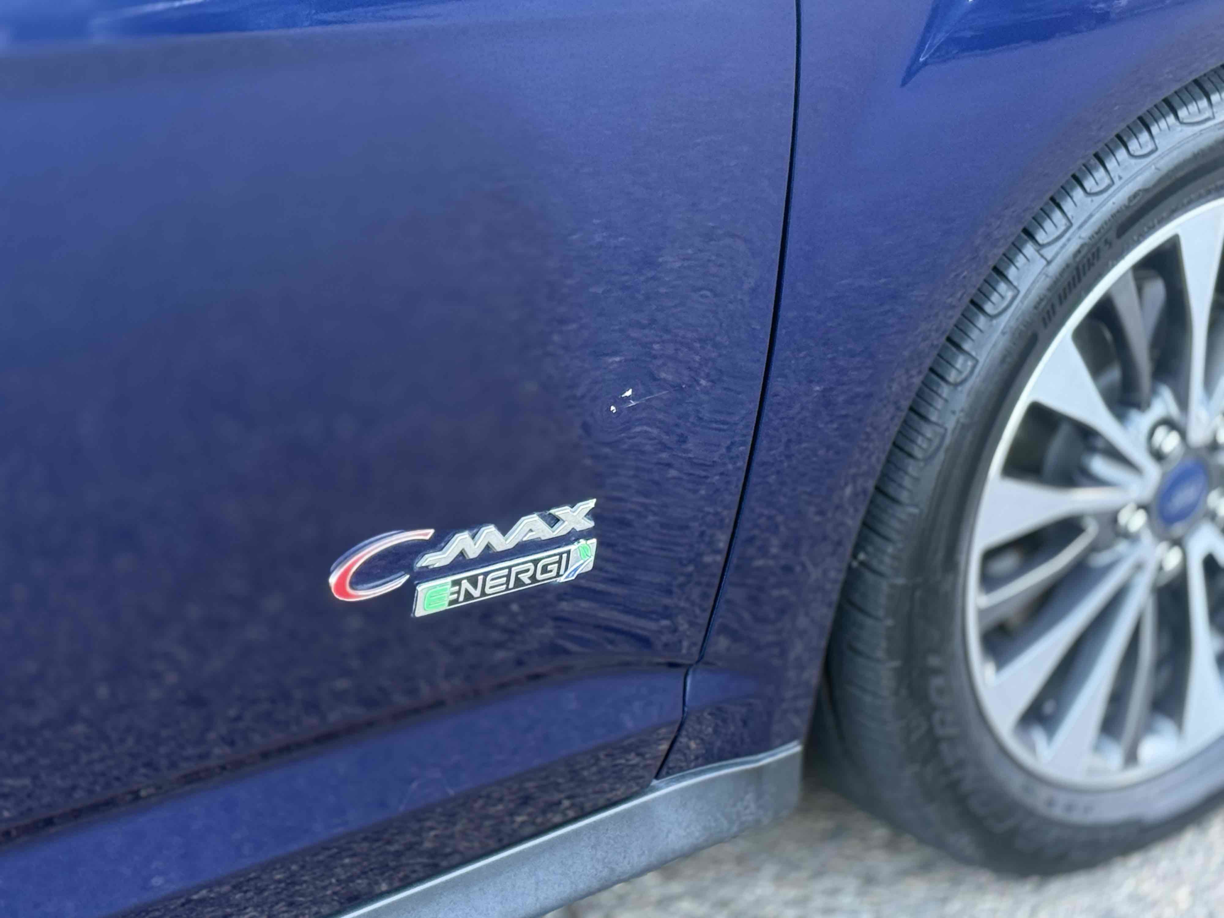 Used 2017 Ford C-MAX Energi Titanium FWD image 18