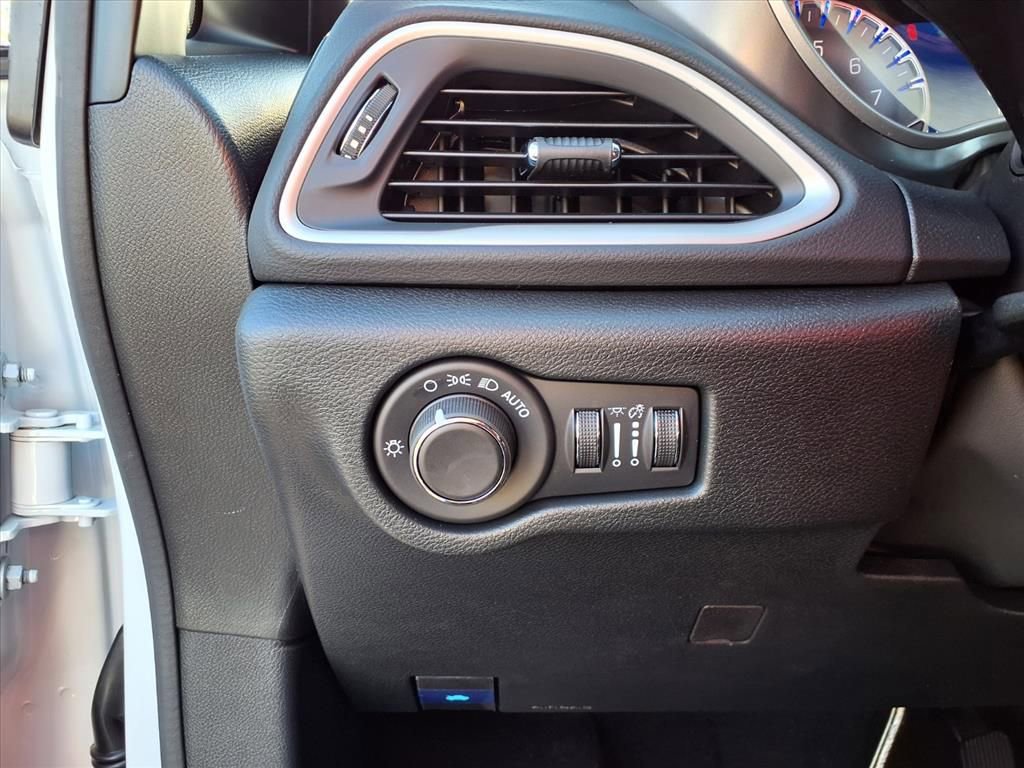 New 2026 Chrysler Voyager LX image 19