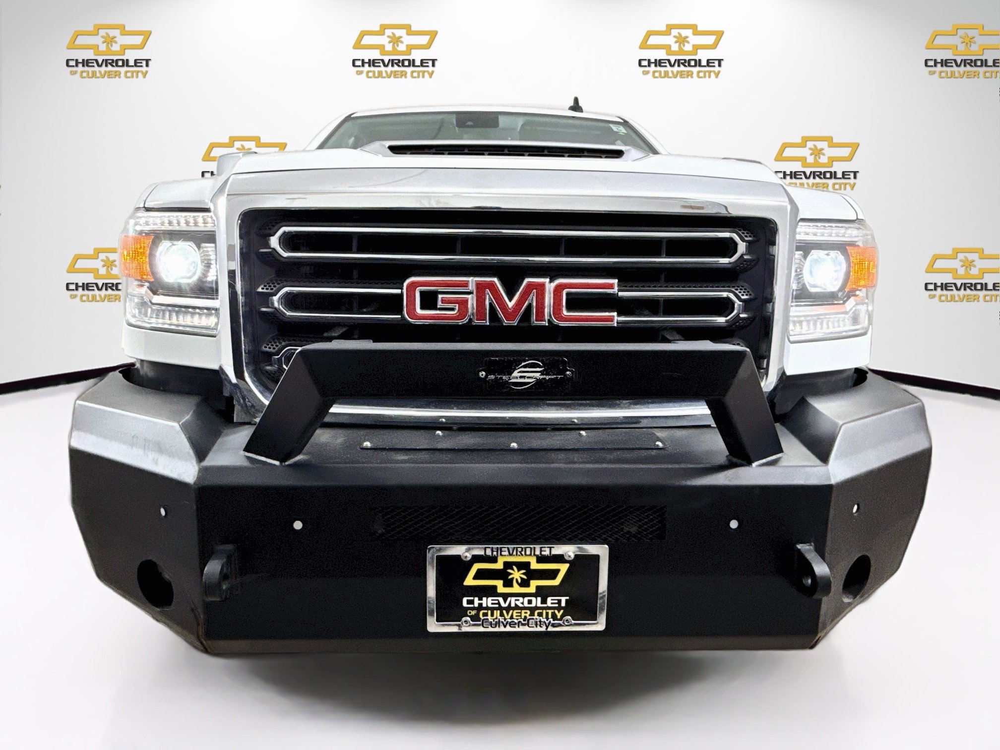 Used 2019 GMC Sierra 2500 SLT w/ Duramax Plus Package AWD/4WD image 2