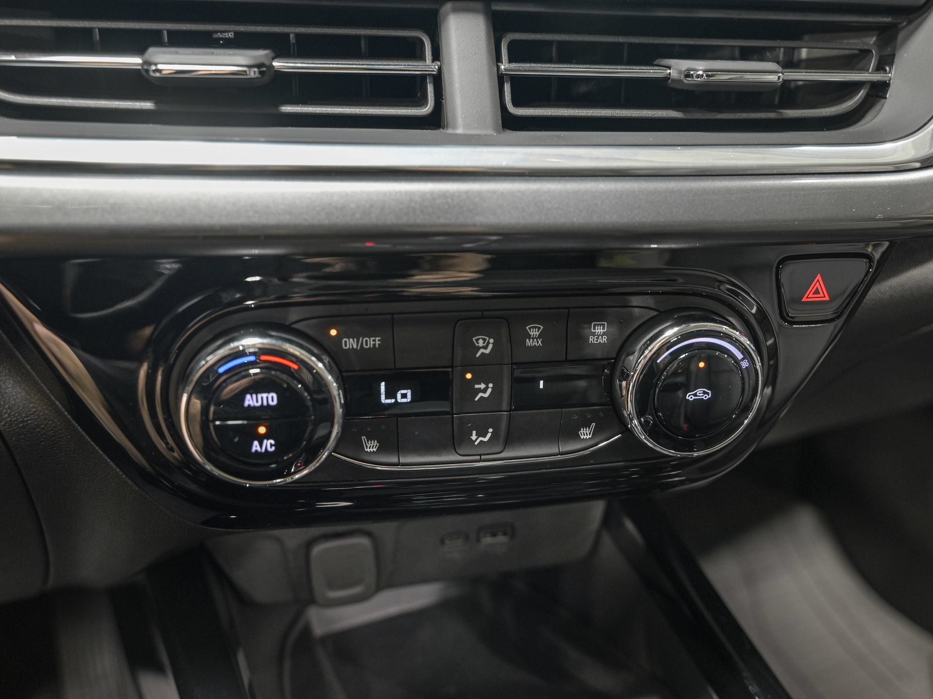 Used 2025 Chevrolet Trax ACTIV w/ Sunroof Package FWD image 22
