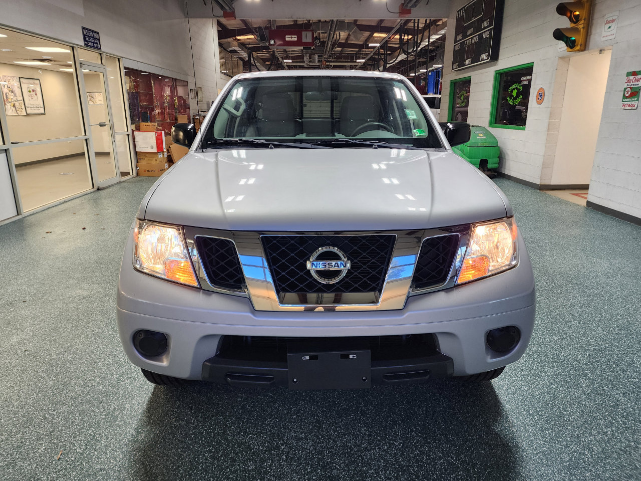 Used 2019 Nissan Frontier SV image 3
