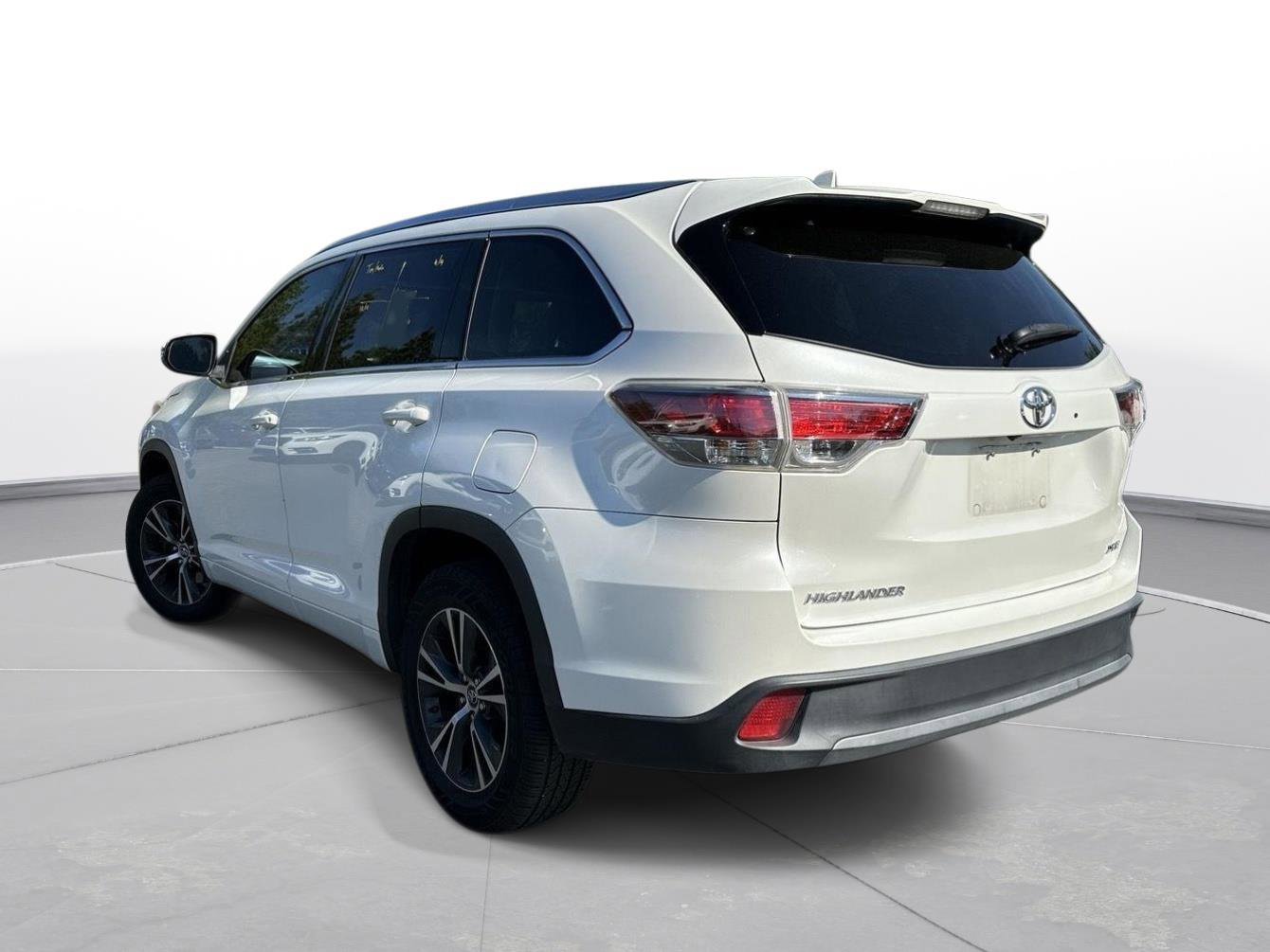 Used 2016 Toyota Highlander XLE image 8