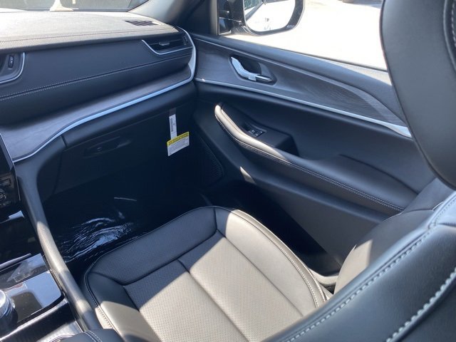 New 2025 Jeep Grand Cherokee L Limited w/ Luxury Tech Group II image 34