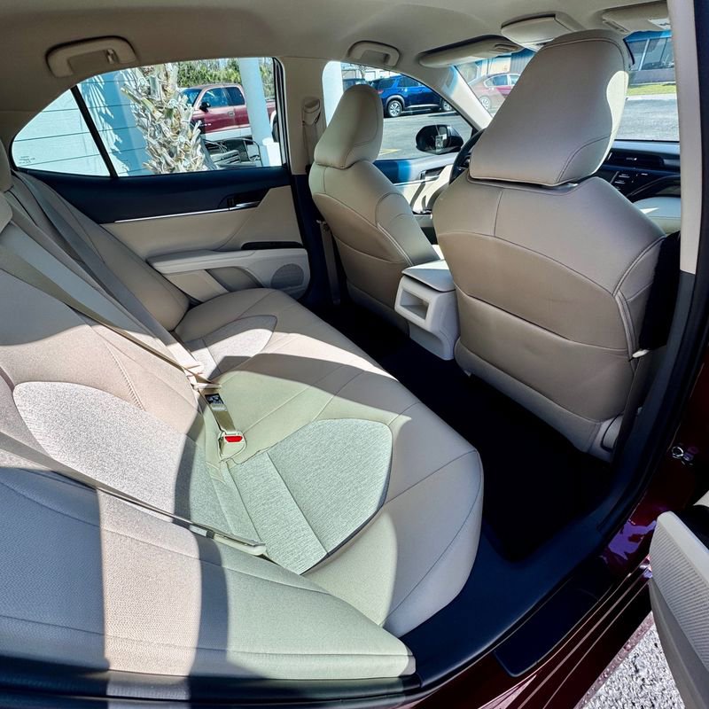Used 2019 Toyota Camry LE image 10